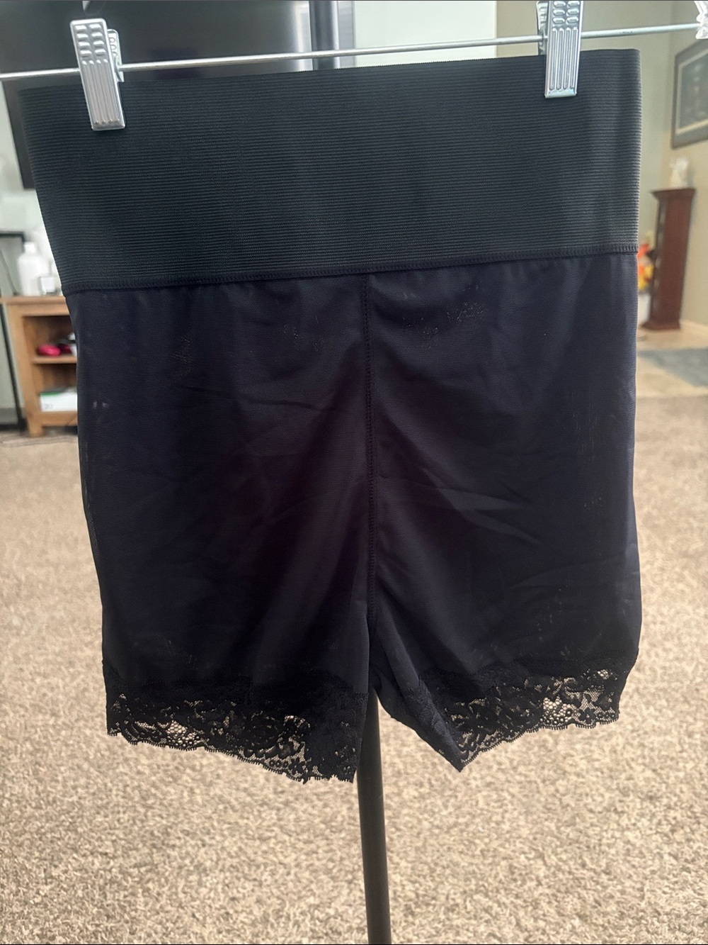 Black Lace Hem High-Waist Shaping Shorts